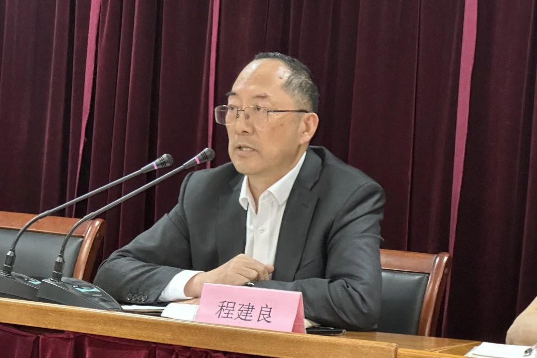Changshu Polyester ໄດ້ຈັດກອງປະຊຸມສໍາລັບຫ້ອງສະແດງລະດັບກາງ, ວິສະວະກໍາສາດແລະບຸກຄະລາສາດດ້ານວິຊາການ, ແລະພະນັກງານການຕະຫຼາດ